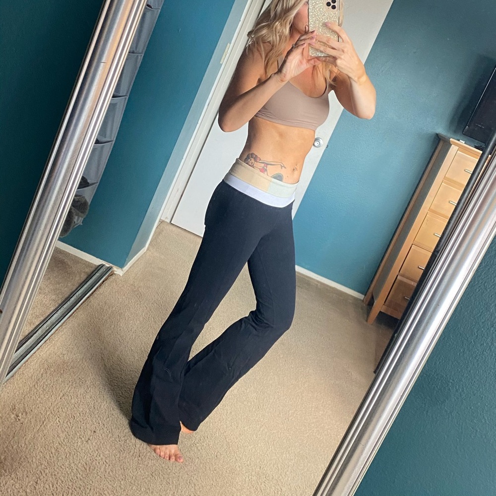 Lululemon Groove mid-rise Flared Pant sz 4